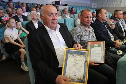 Хозяева на земле. У мелиораторов Вороновщины торжество (праздничный фоторепортаж)