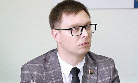 Заместитель начальника главного управления идеологической работы и по делам молодежи облисполкома Евгений Левшик: «Встреча Президента с представителями разных конфессий подчеркивает важность межрелигиозного диалога в стране»