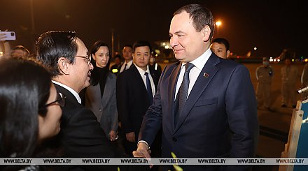 Роман Головченко прилетел в Ханой с официальным визитом