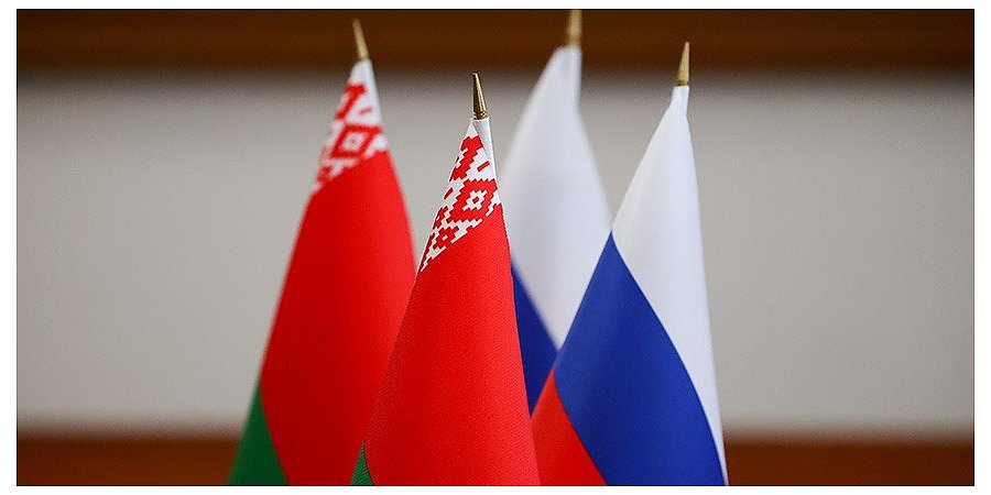 Владимир Путин проинформировал Александра Лукашенко о ситуации на границе с Украиной и на Донбассе