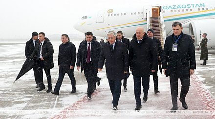Президент Казахстана прибыл с визитом в Беларусь