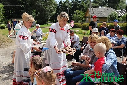 Ароматный праздник меда «Медовый вальс» прошел на Новогрудчине