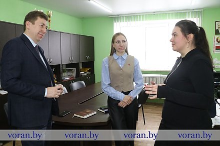 Ориентир — на профессиональное развитие. С молодыми специалистами сектора культуры Вороновского райисполкома и физкультурно-спортивного клуба встретились представители отраслевого профсоюза