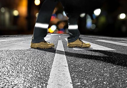 Сколько фликеров должно быть на пешеходе, рассказали в ГАИ