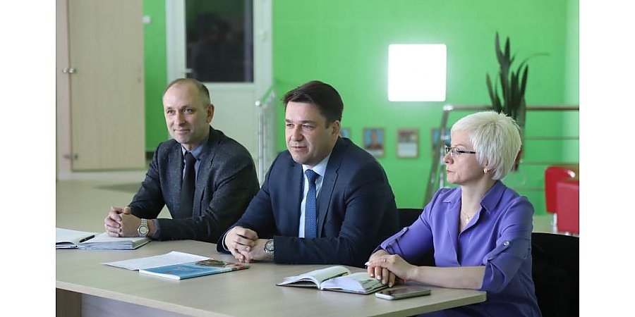 Год народного единства, развитие спортивной инфраструктуры и здоровый образ жизни. Такие темы обсудили во время встречи заместителя председателя облисполкома Виктора Пранюка с трудовыми коллективами Новогрудчины