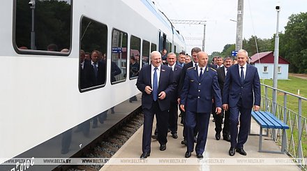Александр Лукашенко в Светлогорске открыл движение по новому электрифицированному участку железной дороги