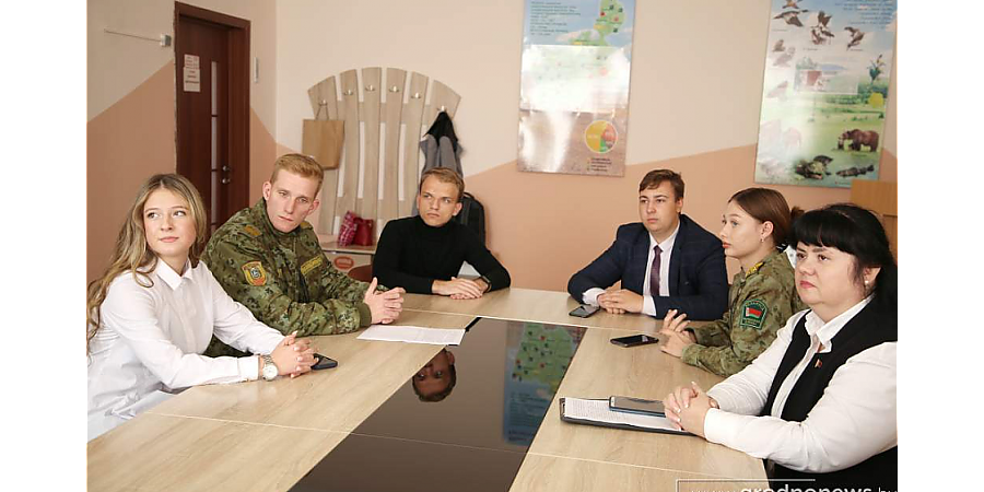 Молодые парламентарии Гродненщины отправляют письма в Польшу с просьбой поддержать снос забора в Беловежской пуще на предстоящем референдуме