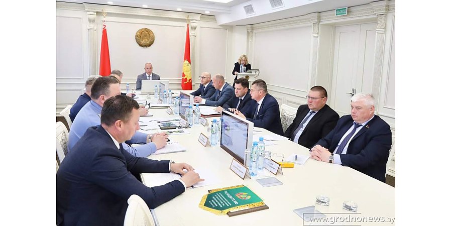 Комфортная среда и кадры для села. О чем говорили на заседании облисполкома