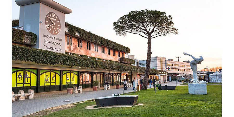 В Италии работники аэропорта нашли оружие в гуманитарных грузах для Украины