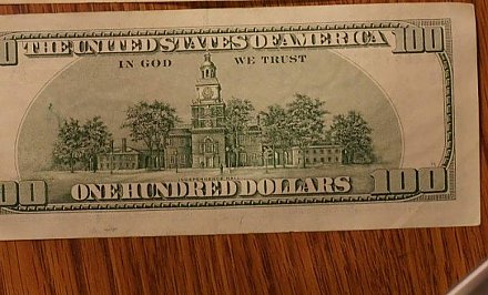 В Вороново гражданин Узбекистана пытался сдать фальшивые 100 долларов