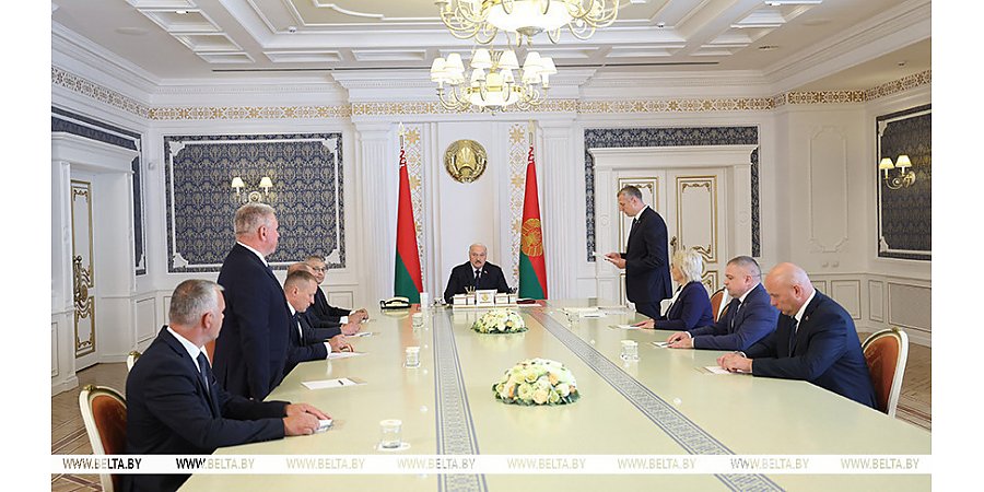 Ротации в районах, министерствах и новые направления для послов. Итоги кадрового дня у Президента