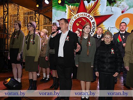 «День Победы» объединяет поколения.  Патриотическая акция «Споем День Победы вместе» и красочный салют — яркое завершение праздничных мероприятий в Вороново
