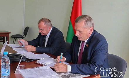 Приём граждан и прямую телефонную линию провели в Сморгони председатель Комитета госконтроля Гродненской области и прокурор области