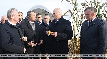Лукашенко посещает с рабочей поездкой Слуцкий район