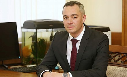 Прямую телефонную линию с жителями региона провел заместитель председателя облисполкома Виталий Невера
