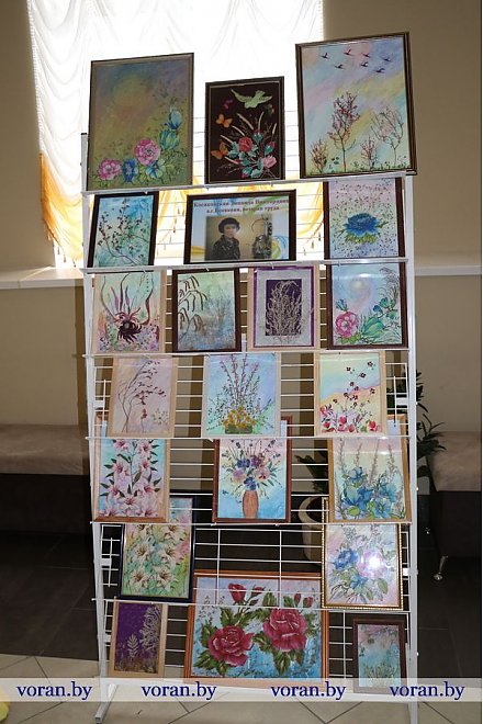 В Вороновском районном центре культуры и народного творчества открылась выставка декоративно-прикладного творчества и картин в рамках конкурса «Алло, мы ищем таланты 60+»