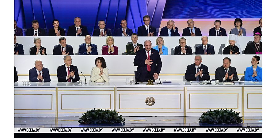 Заседание ВНС в качестве конституционного органа впервые состоялось 24 апреля, принятые решения подписаны избранным председателем