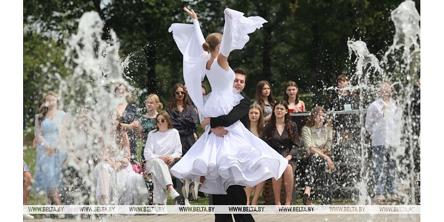 Паровоз Победы и "Майский вальс" у фонтана. Как проходит праздник на обновленном Кургане Славы