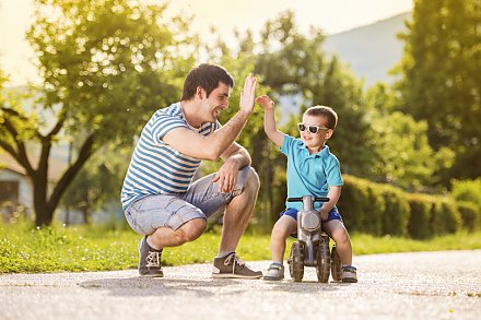 Когда родители могут взять дополнительный выходной, рассказали в Минтруда