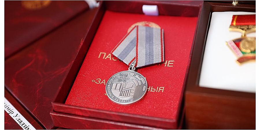 Роман Головченко вручил госнаграды представителям различных сфер