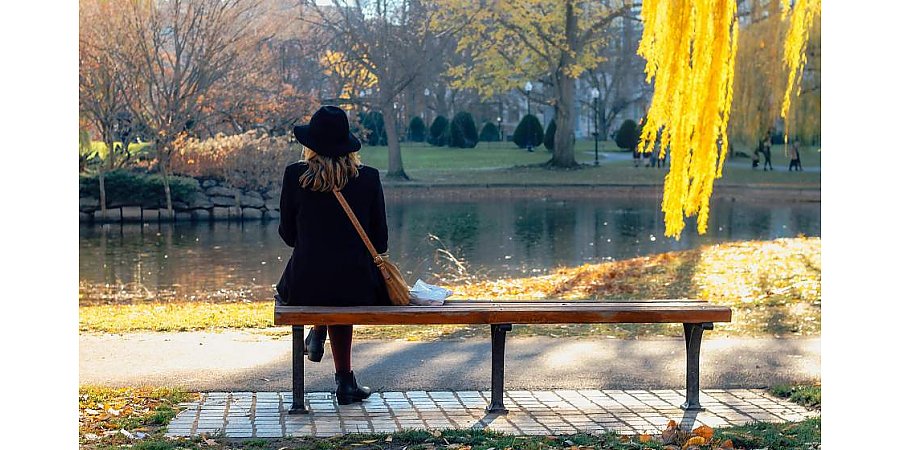 Что такое осенняя депрессия и как пережить это состояние, рассказывает профессор ГрГМУ Елена Королева