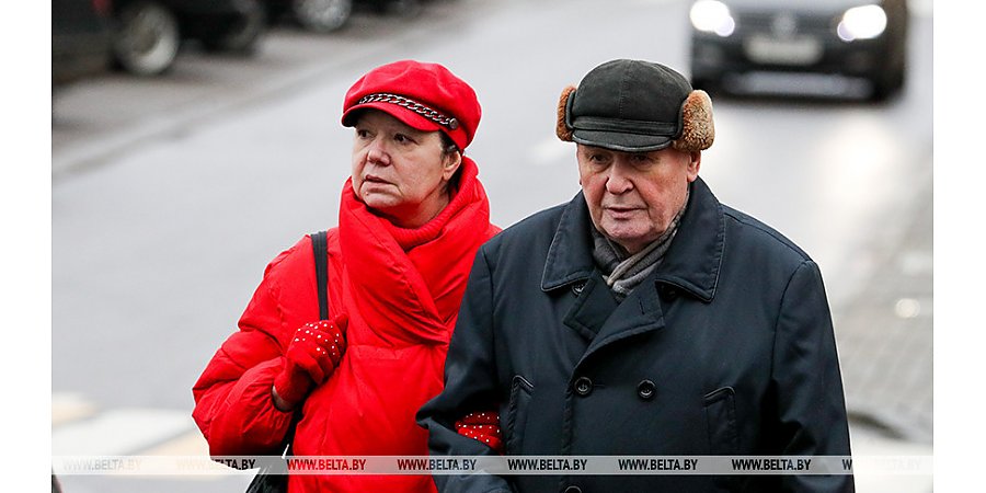 В Латвии предложили непривитым пенсионерам урезать пенсии вдвое