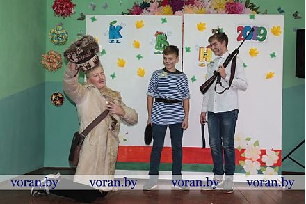 Высший балл за юмор и находчивость. Школьники Вороновщины играют в КВН