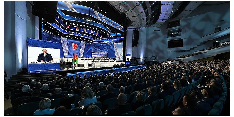 "Без лишней лирики и эмоций - факты на стол". Александр Лукашенко ответил на все вопросы о происходящем вокруг Беларуси