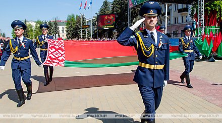 "Только вместе мы сможем отвечать на вызовы времени" - Александр Лукашенко поздравил белорусов с Днем герба и флага