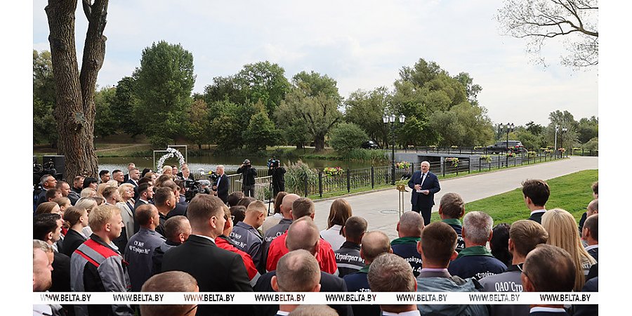 Александр Лукашенко: нужно мобилизовывать и объединять людей для благоустройства Минска