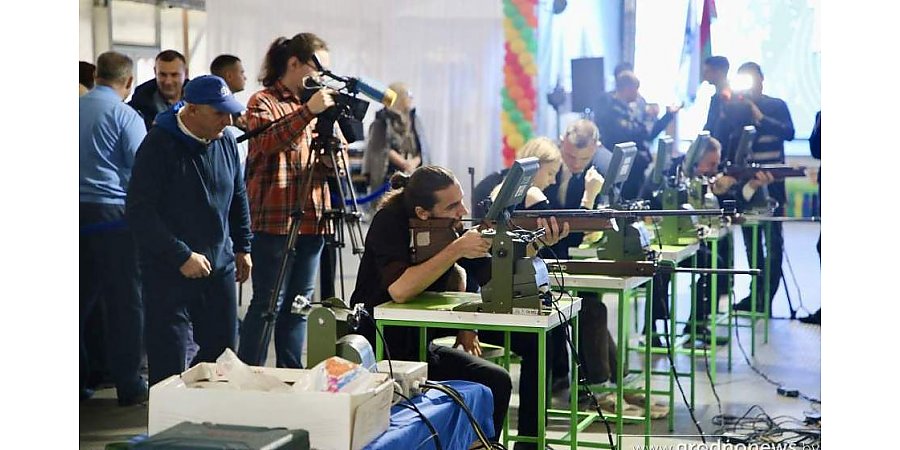 Турнир по стрельбе из пневматической винтовки во второй раз собрал в Гродно представителей СМИ и пресс-служб силовых ведомств