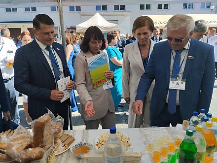 На IV Съезде малых городов Гродненской области Беларуси и Нижегородской области Российской Федерации Вороновский район представил свою продукцию
