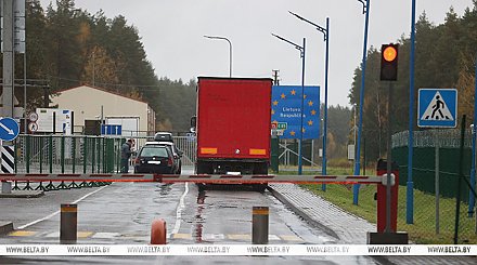 ГТК: литовские фуры смогут покинуть стоянки после открытия Литвой границы