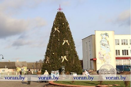 Чья елочка краше?