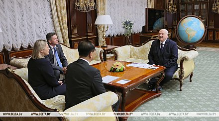 Александр Лукашенко встретился с ректором Пекинского университета Гун Цихуаном