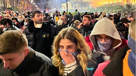 Спецназ Грузии разогнал тысячи митингующих у парламента слезоточивым газом и водометами