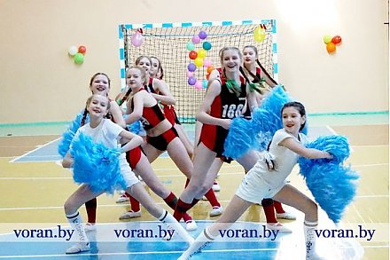 Дню женщин был посвящен конкурс по черлидингу в Вороново