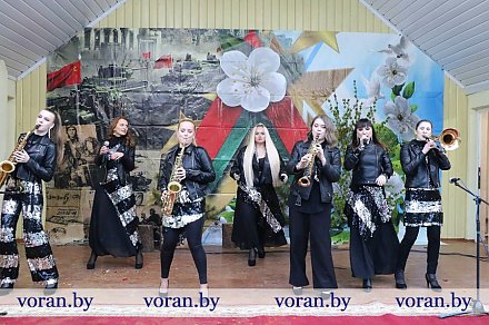В Вороново в День Победы выступили ВИА "Чарау́нiцы" и арт-группа "Brand.by"