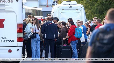 "Плакали, прощались с детьми". Что чувствуют люди, застрявшие на границе с Польшей 