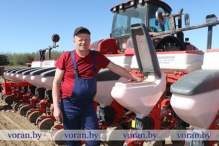 Земледельцы сельхозпредприятия «Дотишки» первыми в районе начали сев кукурузы на силос