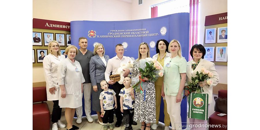 «Бацькава кашуля» для третьего богатыря. Многодетная семья из Мостов стала одной из первых участниц общенационального проекта партии «Белая Русь»