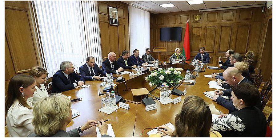 "Влияние извне растет". В Администрации Президента обсудили противодействие деструктивному влиянию на молодежь