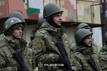 Новобранцы Лидского пограничного отряда успешно сдали первые экзамены