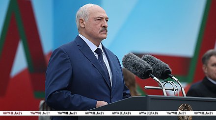 Выступление Александра Лукашенко 9 Мая на церемонии возложения венков и цветов к монументу Победы