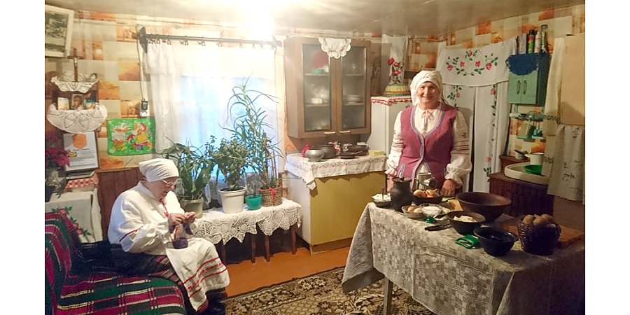 У Начы прайшлі здымкі тэлеперадачы “Жывая спадчына”. Мясцовыя гаспадыні падзяліліся рэцэптамі нацкіх дзеруноў
