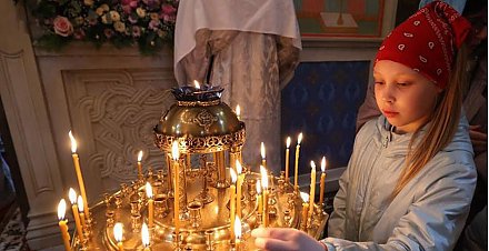 Православные верующие празднуют Благовещение Пресвятой Богородицы