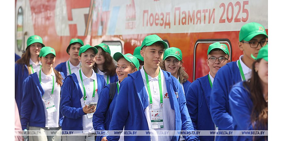 Заряженные на эмоции и впечатления. Как в Бресте встретили участников проекта "Поезд Памяти"