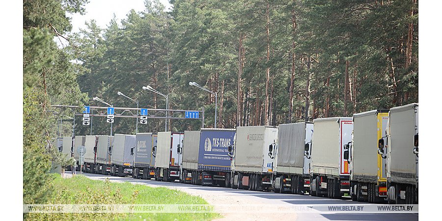 Очереди на границе - более 2,2 тыс. фур ожидает выезда из Беларуси в ЕС