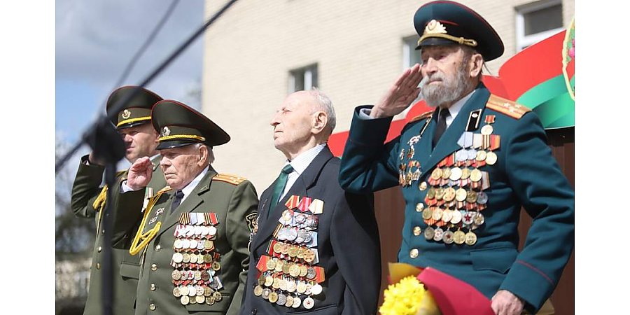 «Защита Родины – всегда было почетным делом». В преддверии 9 Мая в Гродно прошла патриотическая акция «Победа – связь поколений» с участием ветеранов Великой Отечественной войны и ветеранов Вооруженных Сил Республики Беларусь