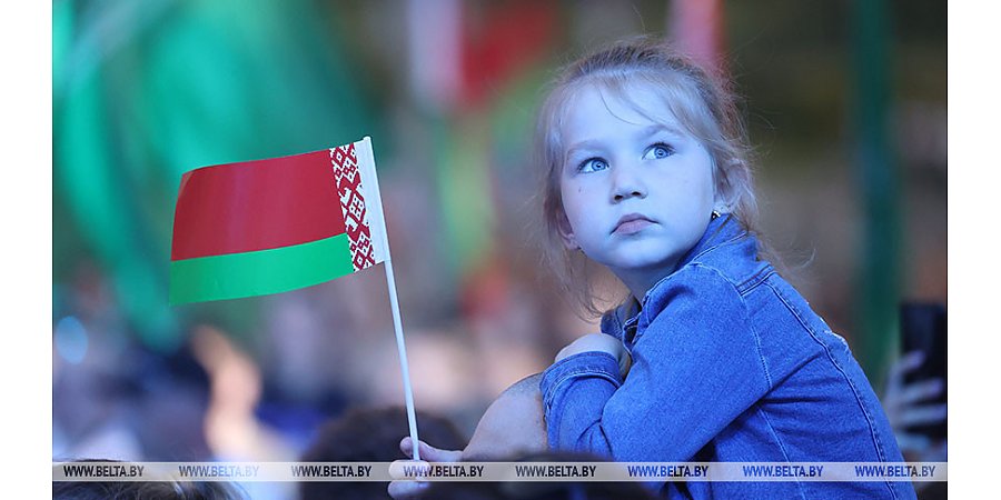 Более 66% белорусов считают, что семья в большей степени влияет на формирование патриотических чувств
